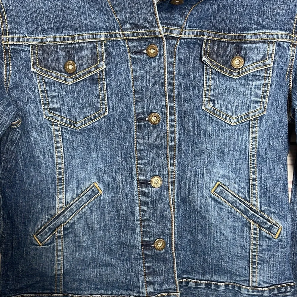 Levi's Women's Denim Jean Jacket Sz Medium! - Picture 2 of 8